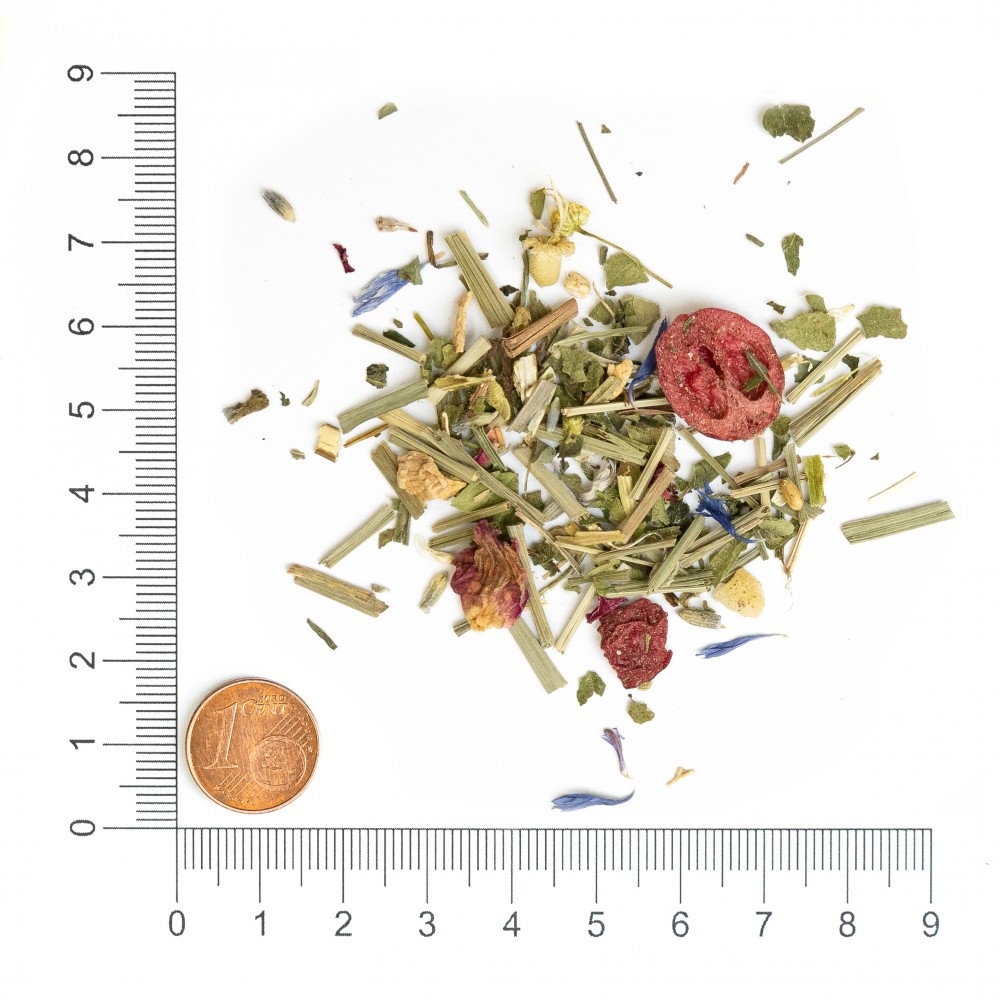 Krauterie Frauenpower Tee, Detailaufnahme mit Maßstab